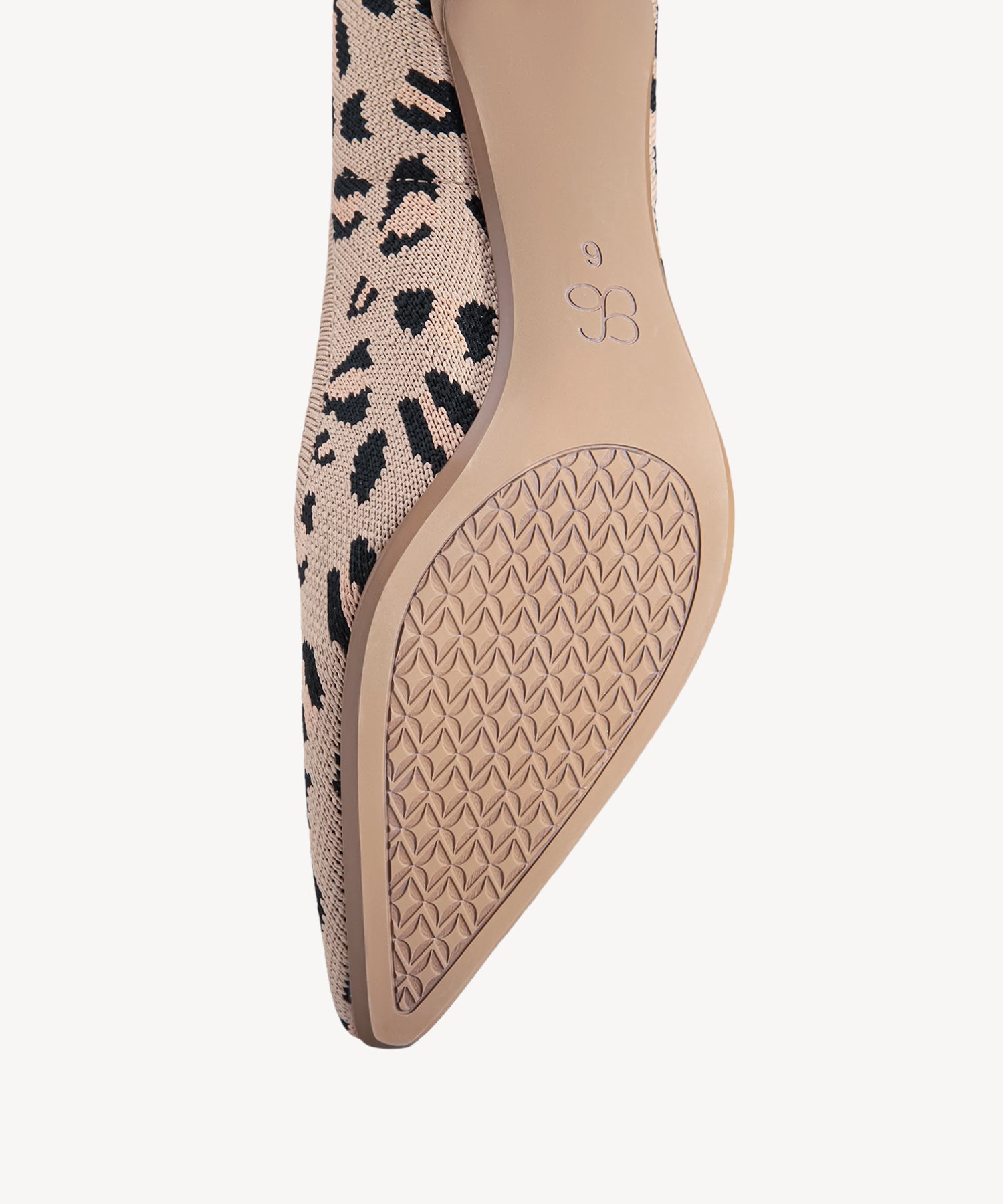 VERONA™ | Tacón Clásico de Punta Elegante